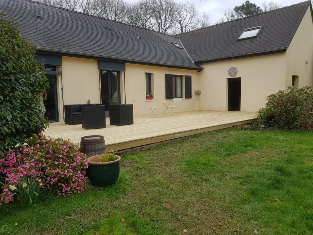 Aménagement intérieur et extérieur en bois : comment valoriser durablement votre habitat